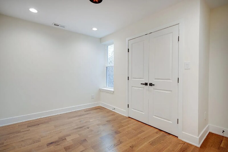 Building Photo - 2836 W Diamond St