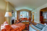 Building Photo - 2627 Land Park Dr