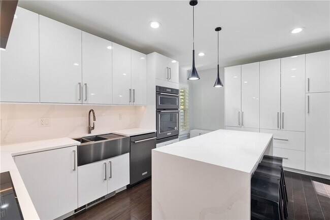 Building Photo - 4200 Roswell Rd NE