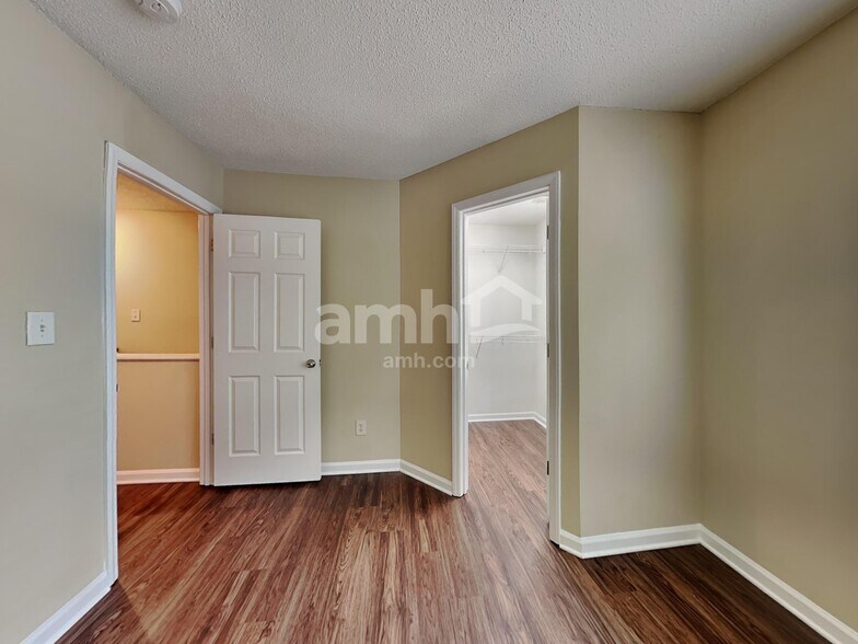 Building Photo - 803 Woodgreen Dr