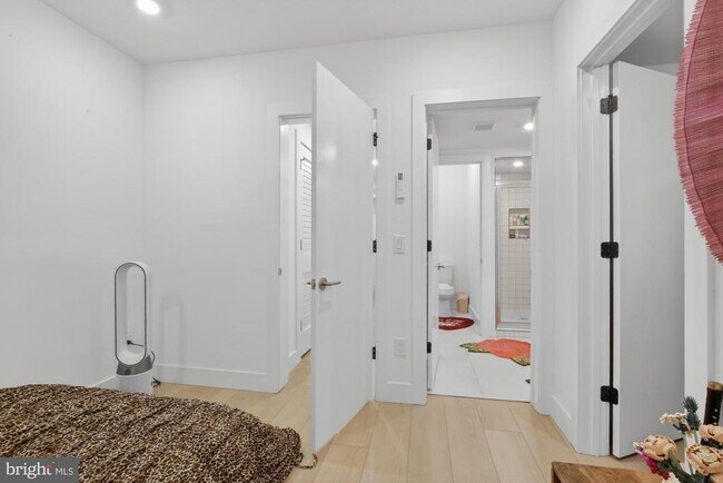 Building Photo - 2007 Cambridge St