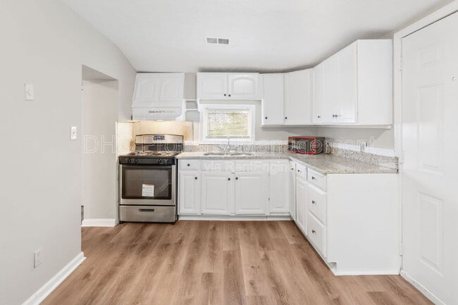 Building Photo - 1435 Lynford Dr SW