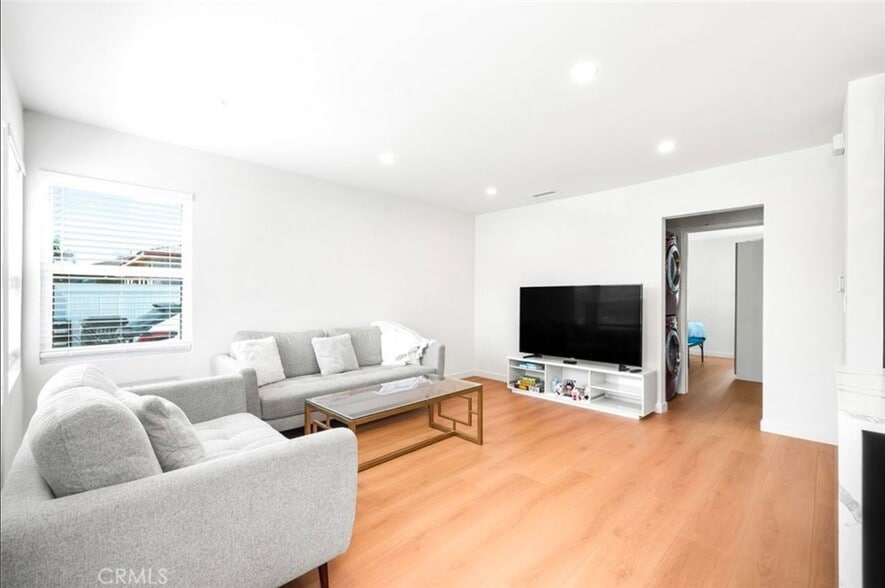 Building Photo - 765 E Silva St