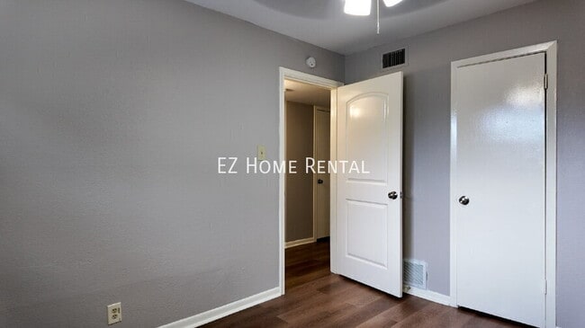 Building Photo - 2102 5th Ave N