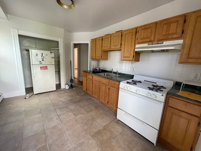 Building Photo - 339 Centre St