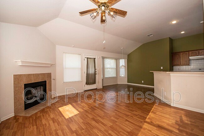 Building Photo - 8422 Whitebrush