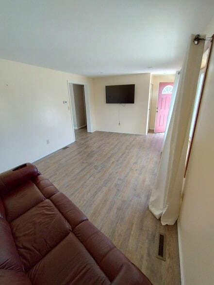 Living room - 8306 Park Rd