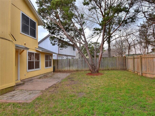 Building Photo - 716 Decker Prairie Dr