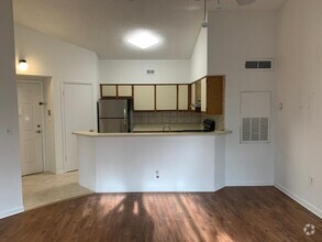 Building Photo - Spacious/open floor plan 2bed/2bath