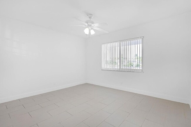 Building Photo - 330 W Camino Real