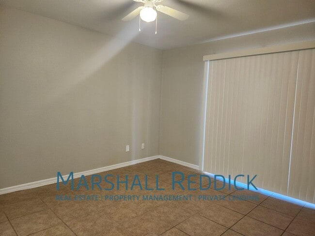 Building Photo - Super cute 2 bedroom 2 bath close to pine ...