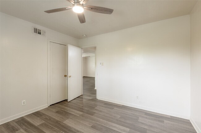 Building Photo - 525 12th St