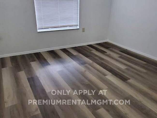 Building Photo - 5271 Images Cir