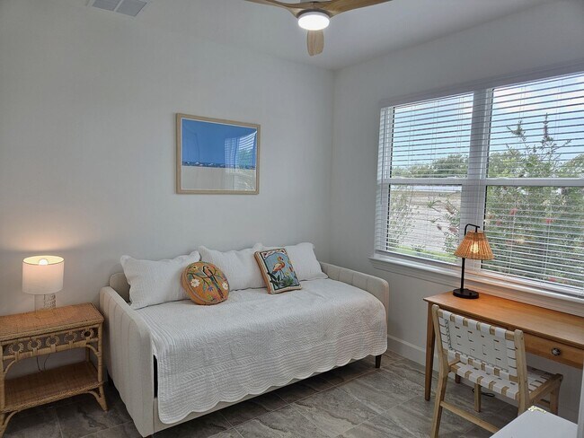 Building Photo - Beautiful Seasonal Englewood Villa- DOG FRIENDLY - new construction with Community Pool! – Locate...
