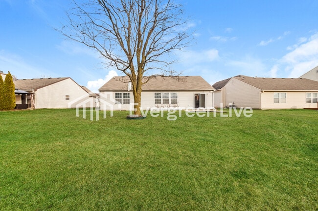 Building Photo - 3060 Hidden Pine Dr