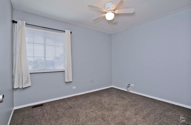 Building Photo - 9 W Dahlia Ln
