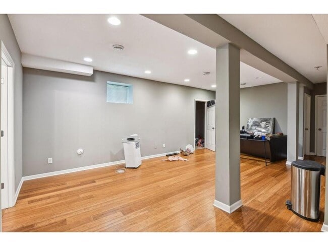 Building Photo - 3023 Dupont Ave S