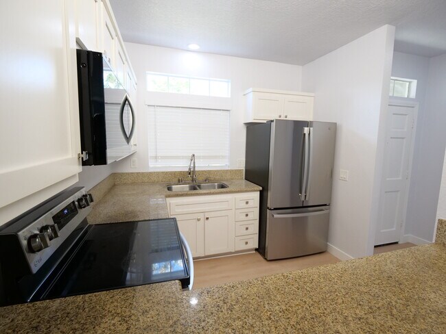 Building Photo - 43 Dover Pl