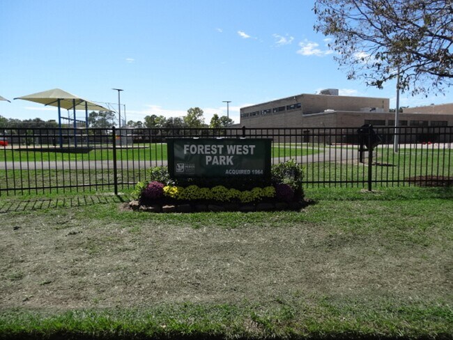 Building Photo - 5522 Deep Forest Dr