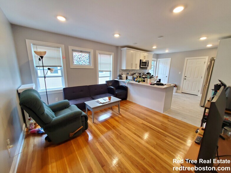 Primary Photo - 7 Elmira St