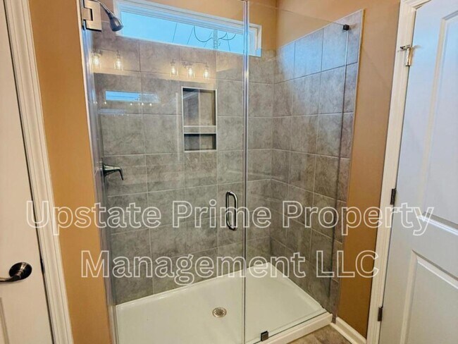 Building Photo - 412 Poinsett Bridge Wy