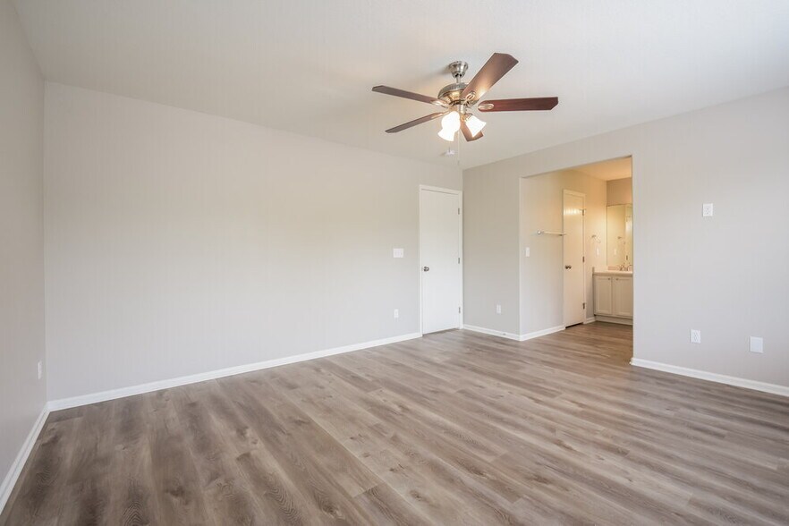 Building Photo - 2487 E 127th Ct