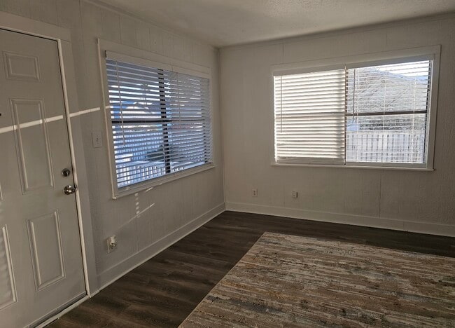 Building Photo - 115 Venado Pl