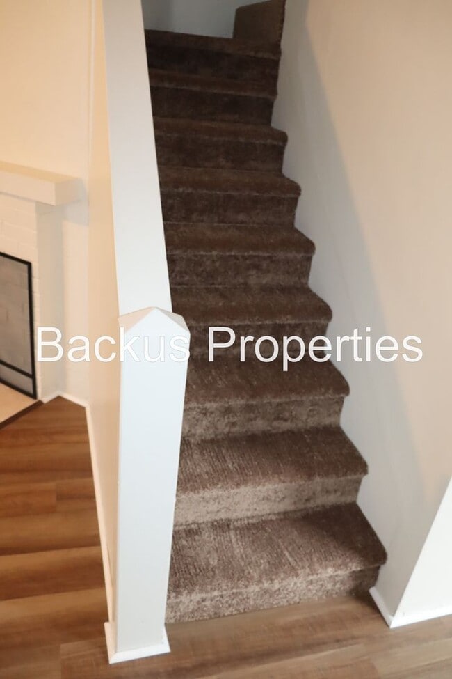 Building Photo - 210 Cypress Ave