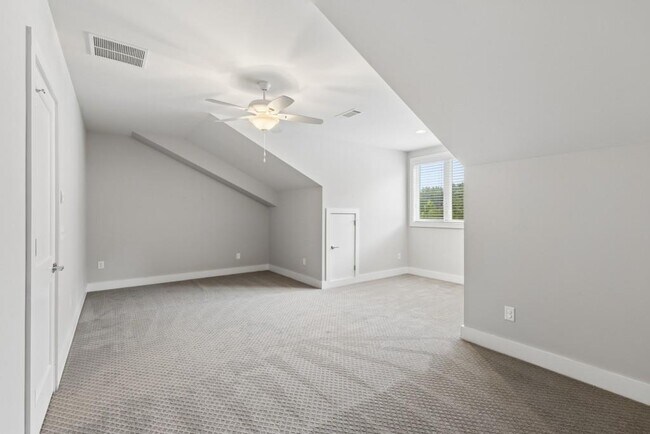 Building Photo - 2974 Hermance Dr NE