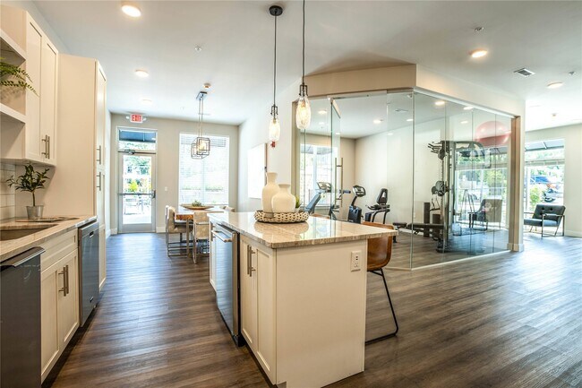 Building Photo - 226 E Lockwood Ave