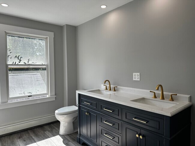 Building Photo - 96 Adams St