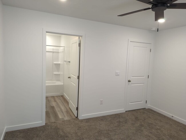 Building Photo - $300 OFF FIRST MONTHS RENT. Dog Friendly! ...