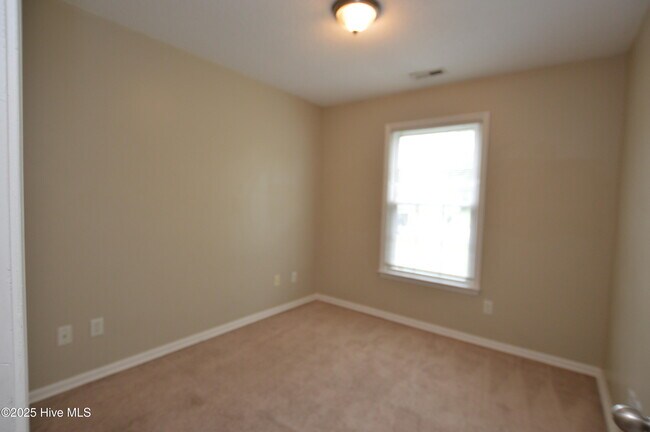 Building Photo - 121 Hunting Green Dr