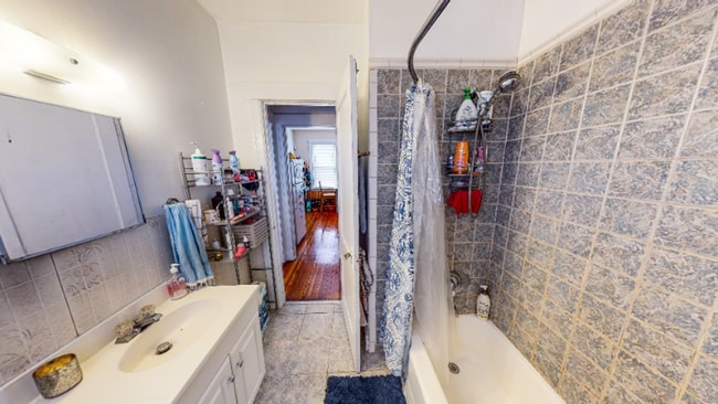 Building Photo - Large Science Hill 3BR with Dual Balcony A...