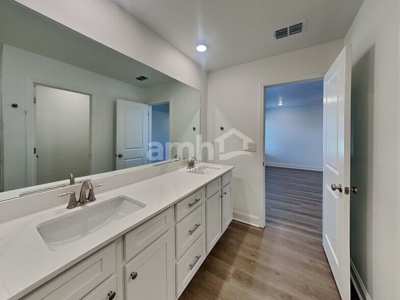 Building Photo - 1548 Aquamarine Dr