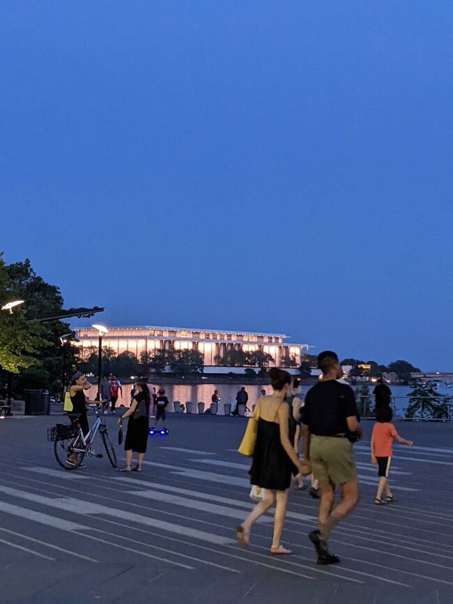 Building Photo - Georgetown Townhouse (Close to the West End and Dupont)