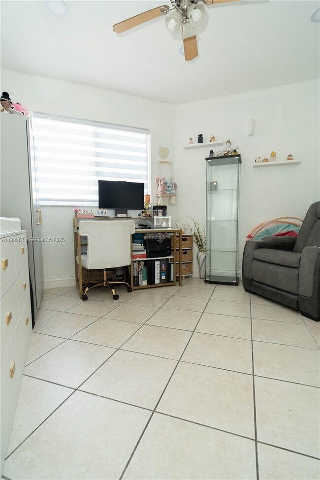 Building Photo - 298 E 3rd St