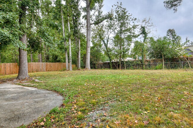 Building Photo - 208 Foxdale Dr