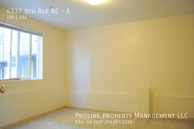 Building Photo - 4337 9th Ave NE