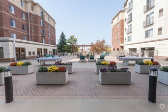 Building Photo - Cascade at Town Center