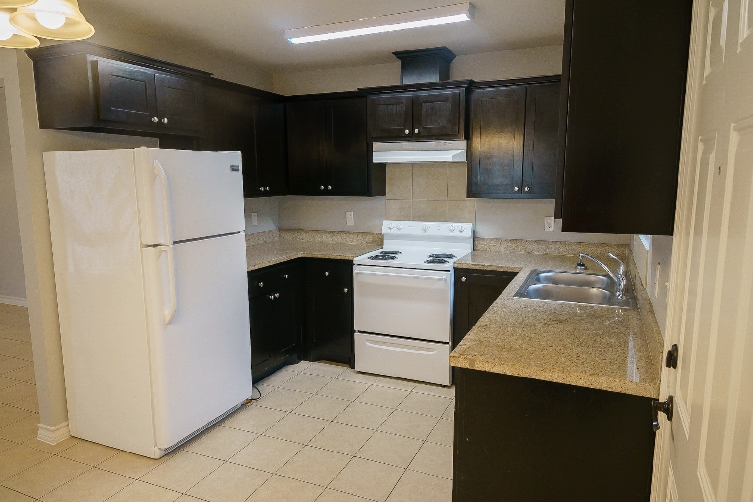 Building Photo - 220 S Coyote Ave