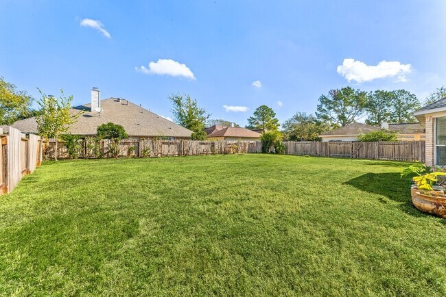 Building Photo - 14910 Lake Woodbridge Ct