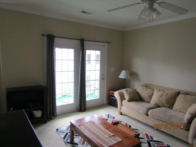 Building Photo - 2057 Silvercrest Dr