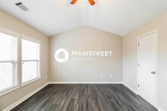 Building Photo - 6 Bedroom Pet-Friendly Home in Buford, GA with Main Street Renewal