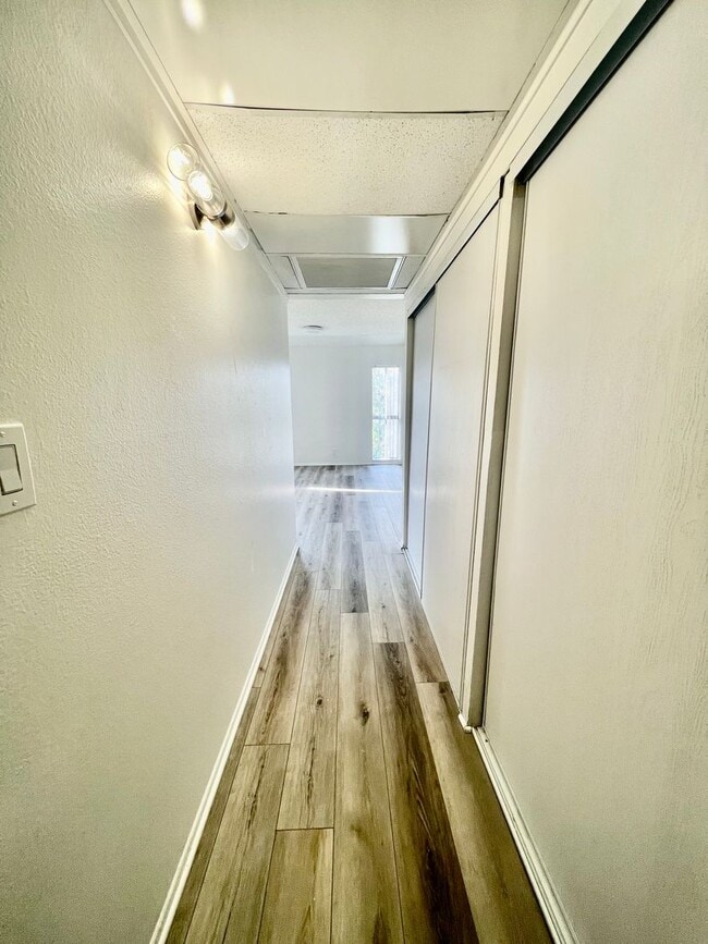 Building Photo - Georgous Calabasas Condo