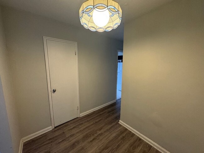 Building Photo - Beautiful 2-Bedroom 2-Bathroom 1st Floor Gold Coast Condo