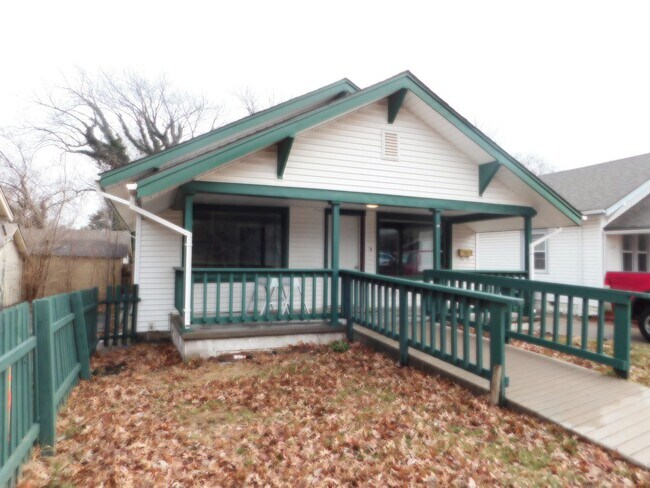 Building Photo - Spacious 3 bedroom/1 bath home in El Dorado!