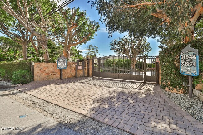 Building Photo - 31944 CA-1