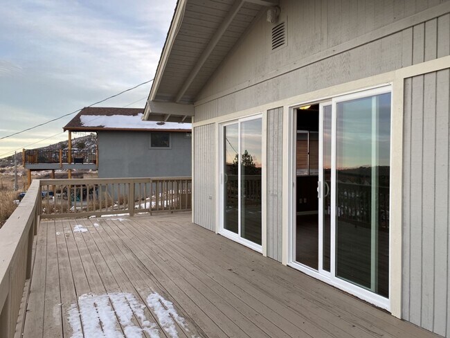 Building Photo - Mountain Bungalow in Spectacular Setting