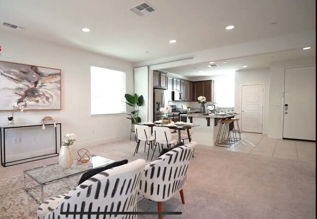 Building Photo - 1646 S Macias Pl